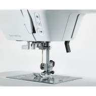 Bernette B38 Macchina per cucire elettronica con piedino tagliacuci