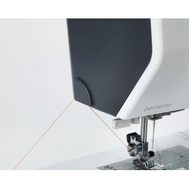Bernette B38 Macchina per cucire elettronica con piedino tagliacuci