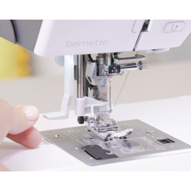 Bernette B77 Electronic Sewing Machine