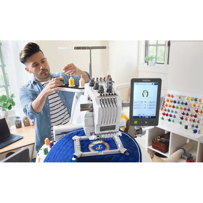 Brother machine à broder professionnelle PR-680W