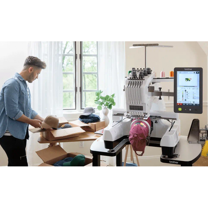 Brother machine à broder professionnelle PR-680W