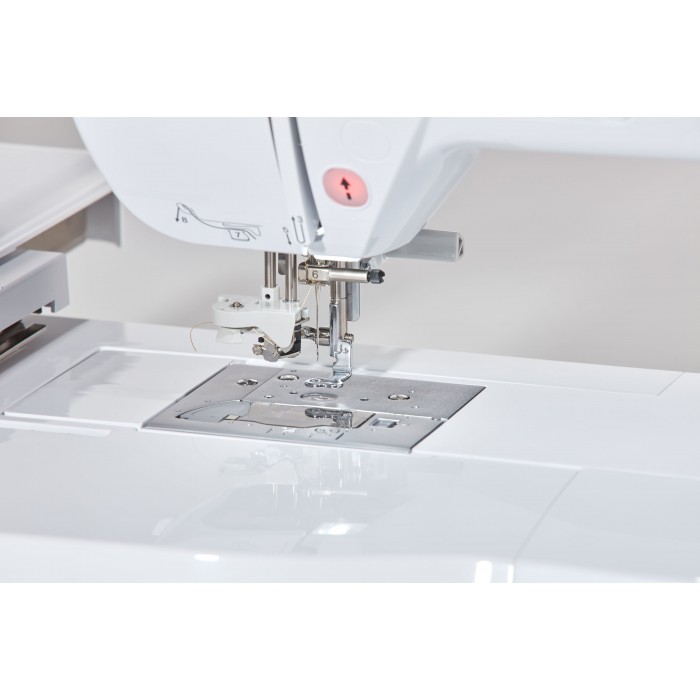 Brother Innov-is 880E Embroidery Machine
