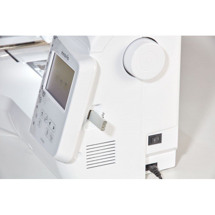 Brother Innov-is 880E Embroidery Machine