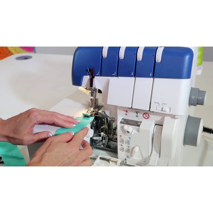 Husqvarna Viking Amber Air S400 Taglia cuci con infilatura ad aria