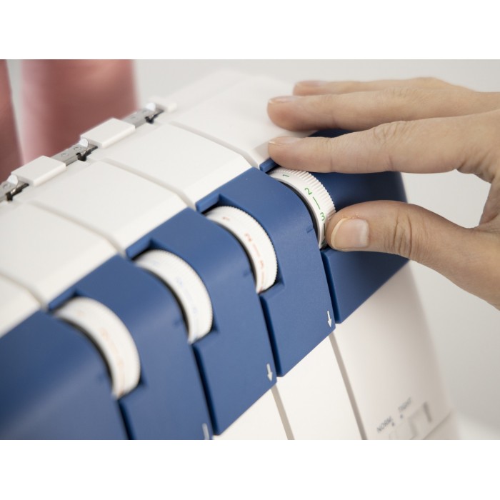 Husqvarna Viking Amber Air S400 Taglia cuci con infilatura ad aria