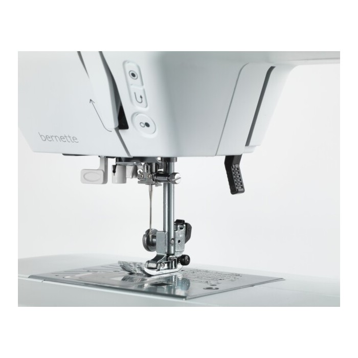 Bernette B38 Electronic Sewing Machine