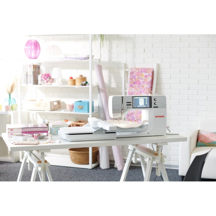 Bernina 735 - Machine à coudre électronique compatible avec la broderie