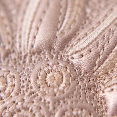 Bernina 735 - Machine à coudre électronique compatible avec la broderie