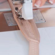 Bernina 735 - Machine à coudre électronique compatible avec la broderie