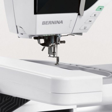 Bernina 790 PLUS - Electronic sewing machine complete with...