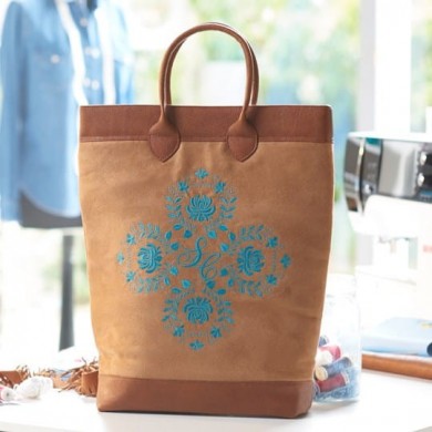 Bernina 880 PLUS - Electronic sewing machine complete with...