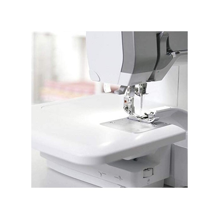 Bernina L-850 - Tagliacuci 4 fili con infilatura ad aria