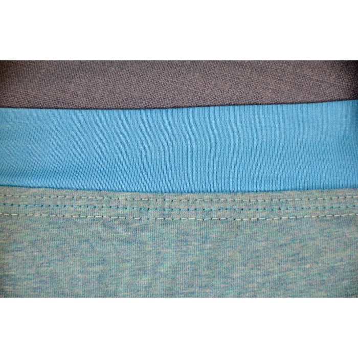 Bernina L-890 - Tagliacuci con punto copertura e infilatura ad aria