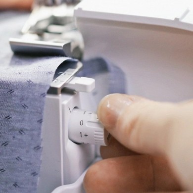 Bernina L-890 - Overlocker with cover stitch and air threading