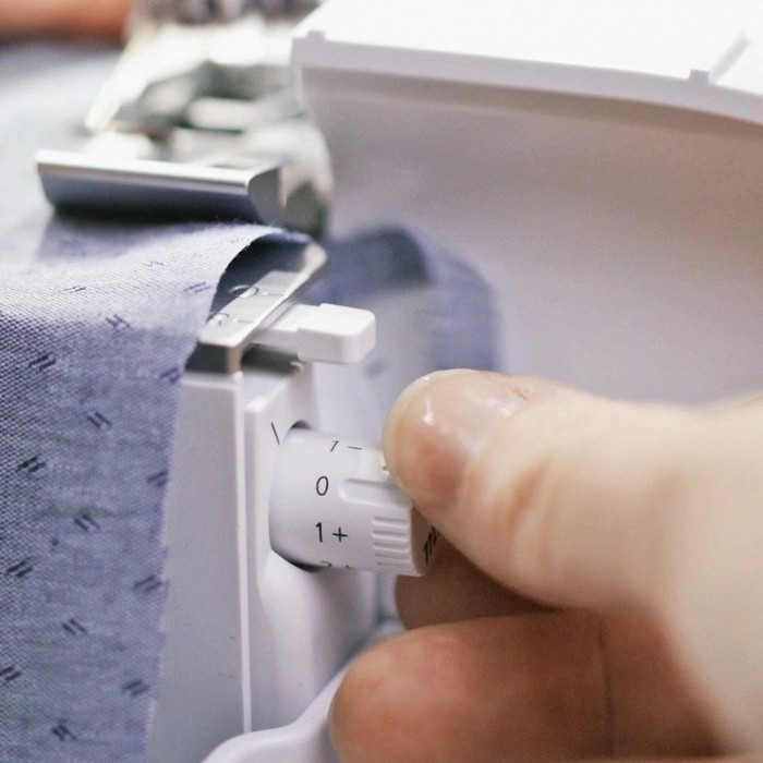 Bernina L-890 - Overlocker avec point de couvercle et filetage d’air