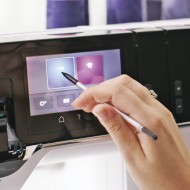 Bernina L-890 - Tagliacuci con punto copertura e infilatura ad aria