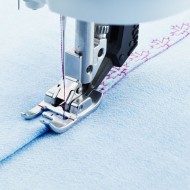 Pfaff 821007096 Pied à deux niveaux avec conduite à droite