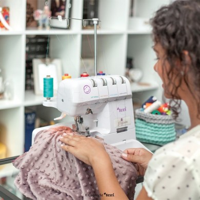 Enfilage facile et simple - TEXI Joylock 2/4 Overlocker