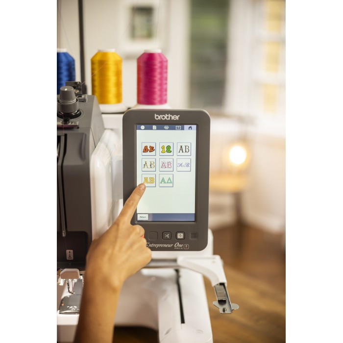 Brother Entrepreneur One PR1X Macchina ricamatrice professionale