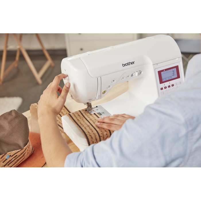 Brother Innovis F400 Electronic Sewing Machine