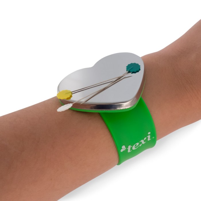 TEXI LOVE GREEN Magnetic Pin Bracelet