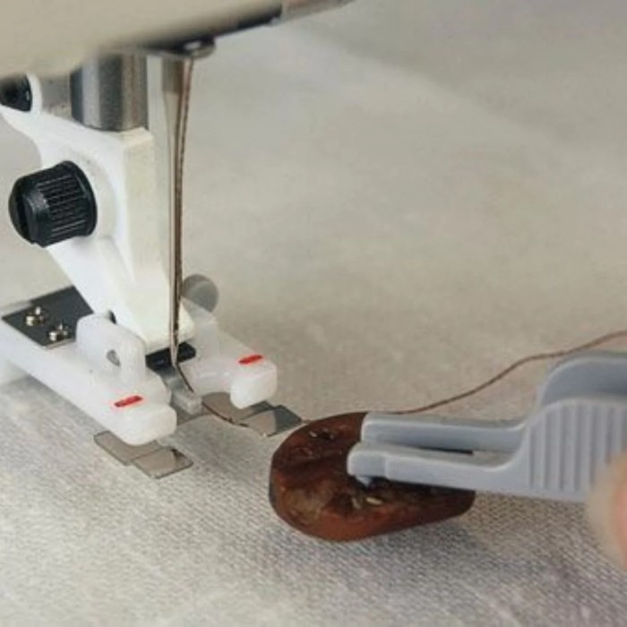 Husqvarna Viking 412934545 Pied de bouton avec accessoire