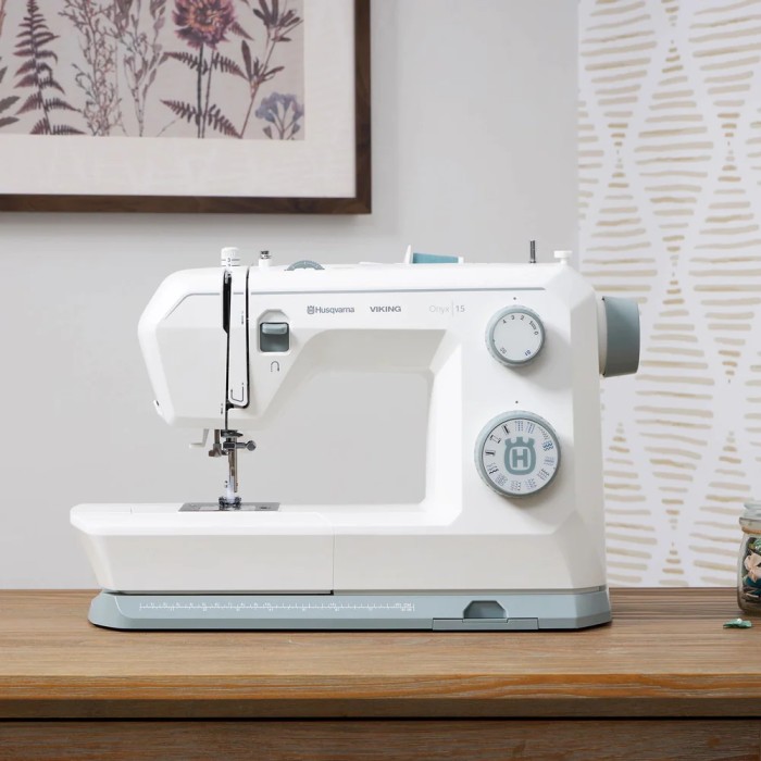 Husqvarna Viking Onyx 15 Mechanical Sewing Machine