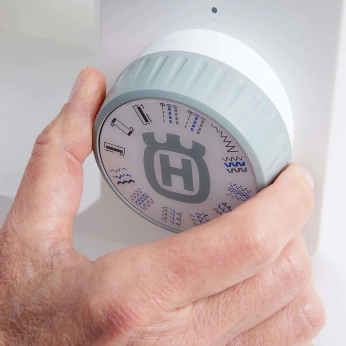 Husqvarna Viking Onyx 15 Mechanical Sewing Machine