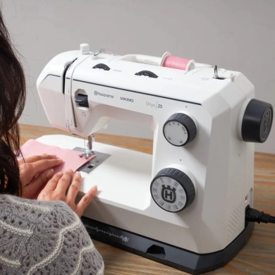 Husqvarna Viking Onyx 25 Mechanical Sewing Machine