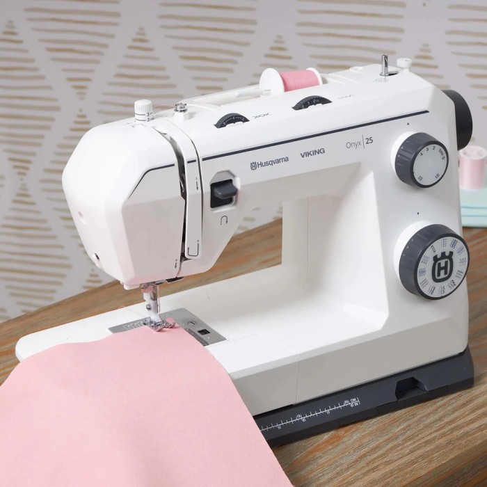 Husqvarna Viking Onyx 25 Mechanical Sewing Machine