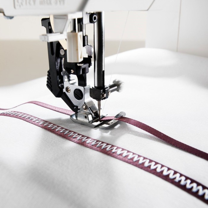 Pfaff 820614096 Pied pour la finition décorative