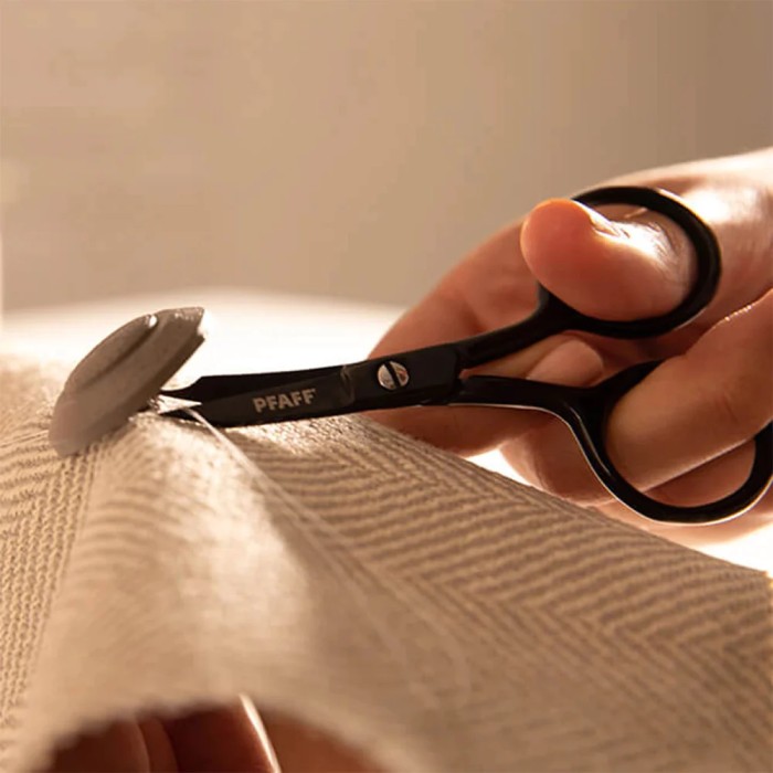 Pfaff 821287996 4"/10.2 cm Curved Embroidery Scissors with Micro Tip