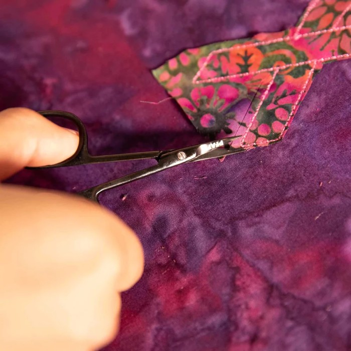 Pfaff 821288996 Curved Embroidery Scissor 3.5" / 8.9 cm