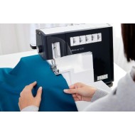 Pfaff Admirez la surjet AIR 7000 avec point de recouvrement et enfilage...