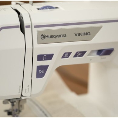 Macchina per cucire e ricamare Husqvarna Viking Designer Quartz 29 + software CREATIVATE EXTRA