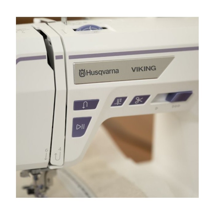 Macchina per cucire e ricamare Husqvarna Viking Designer Quartz 29 + software CREATIVATE EXTRA