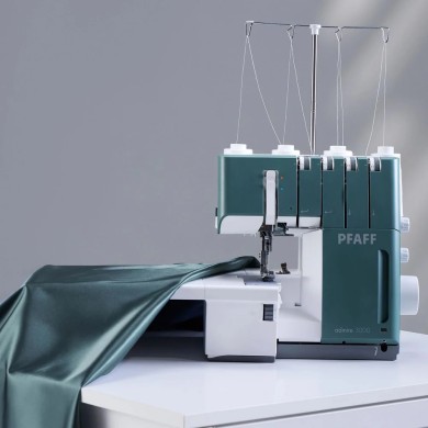 Pfaff Admire AIR 5000 Air Threading Overlock