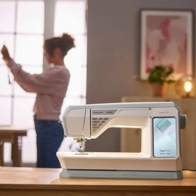 Husqvarna Viking Sapphire 930 Electronic Sewing Machine