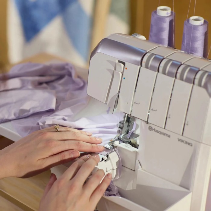 Husqvarna Viking Amber Air S400 Air Threading Overlock