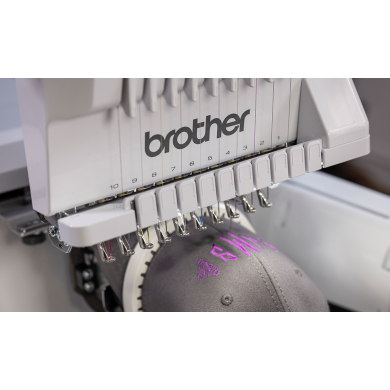 Brother machine à broder professionnelle PR 1055E