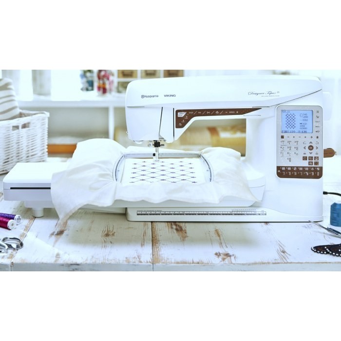 Husqvarna Viking Designer Topaz 25