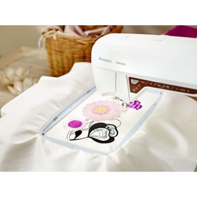 Large embroidery area - Husqvarna Viking Designer Topaz 40