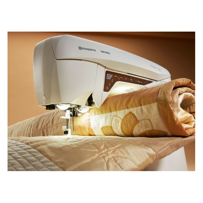Grande surface de couture - Husqvarna Viking Designer Topaz 40