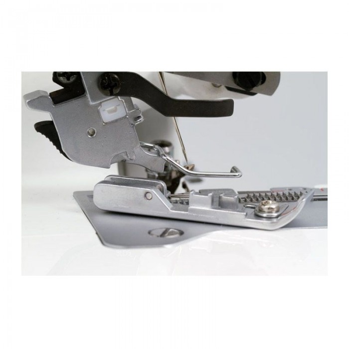 surjeteuse JUKI MO-104D