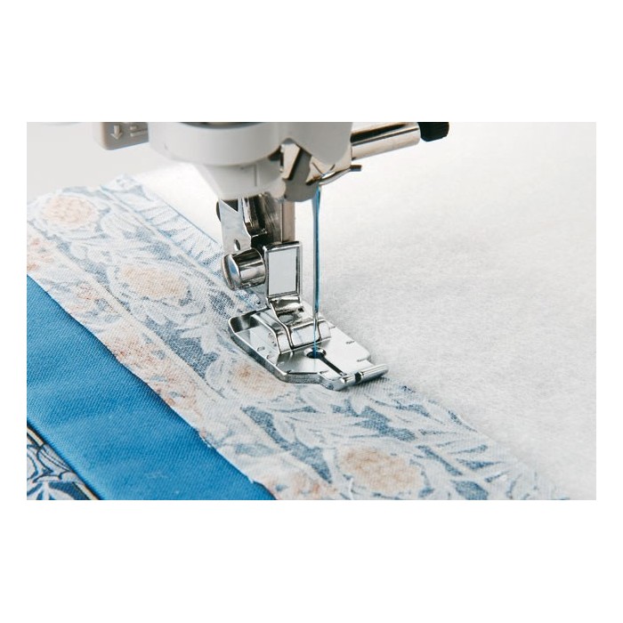 Straight seam foot for patchwork
