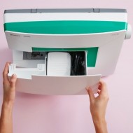 Comodo e pratico vano porta oggetti - Husqvarna Viking JADE 20