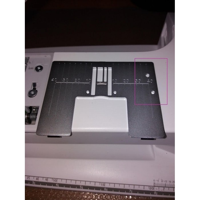 Husqvarna Viking 412964206 Placca Ago con fori per Quilt Binder