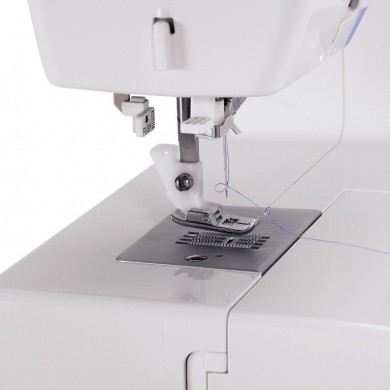Singer Simple 3232 Sewing Machine + Overlock Foot