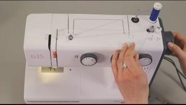 Bernette B35 Tutorial - Come infilare la macchina 